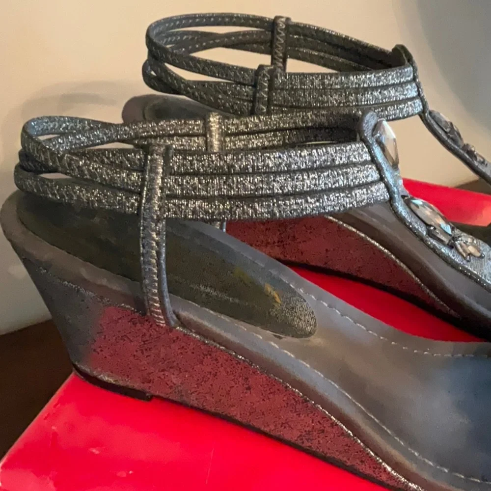 Sandals - Picture 2 of 3